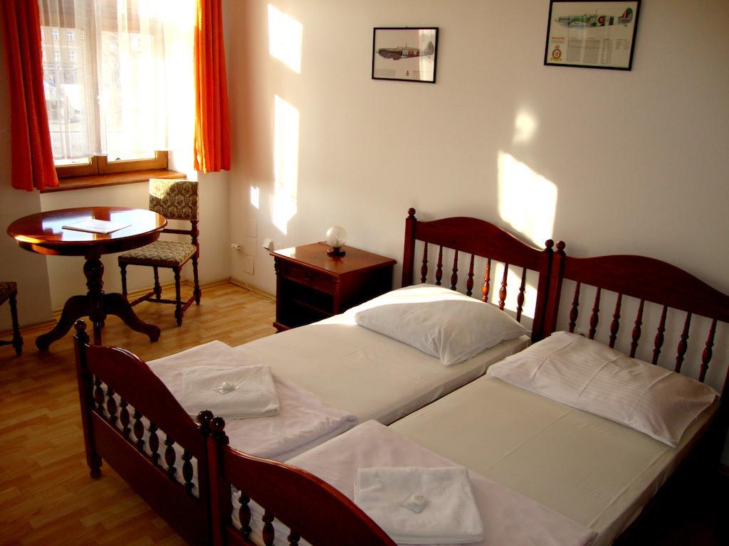 Penzion Aviatik Čáslav Bagian luar foto