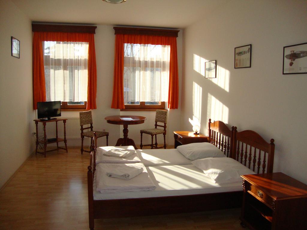 Penzion Aviatik Čáslav Ruang foto